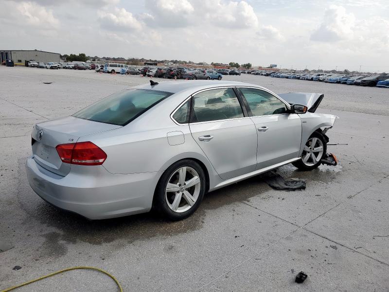 Photo 3 from auction – 2015 VOLKSWAGEN PASSAT S with VIN 1VWAS7A3XFC110672