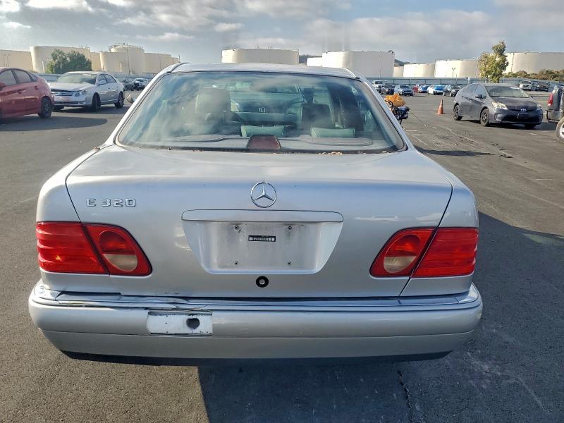 Photo 6 from auction – 1998 MERCEDES-BENZ E 320 with VIN WDBJF65F0WA531347