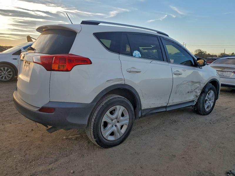 Photo 3 from auction – 2015 TOYOTA RAV4 LE with VIN JTMZFREV1FJ027919