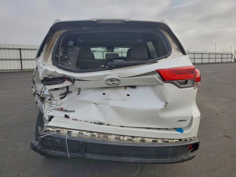 Photo 6 from auction – 2018 TOYOTA HIGHLANDER with VIN 5TDBZRFHXJS840611