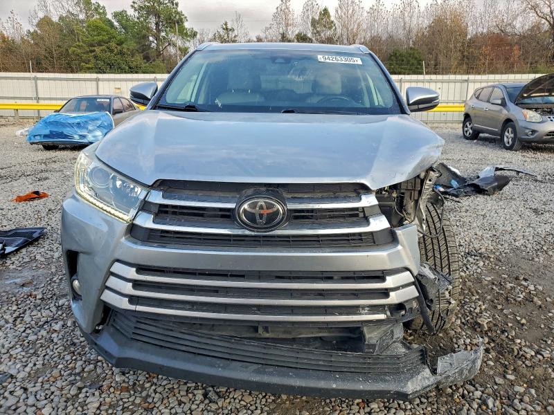 Photo 5 from auction – 2018 TOYOTA HIGHLANDER with VIN 5TDYZRFH8JS275298