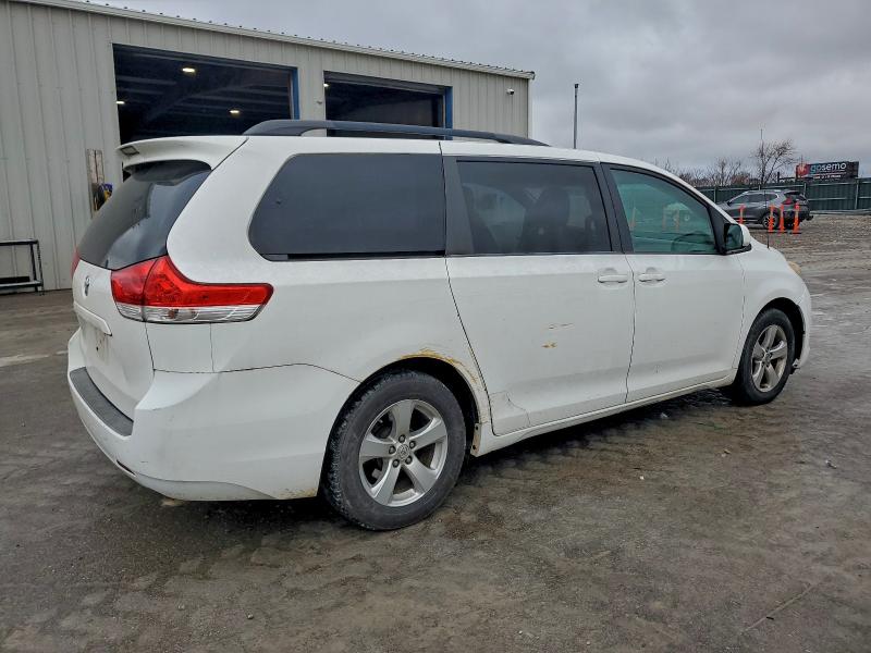 Photo 3 from auction – 2013 TOYOTA SIENNA LE with VIN 5TDKK3DC5DS384790