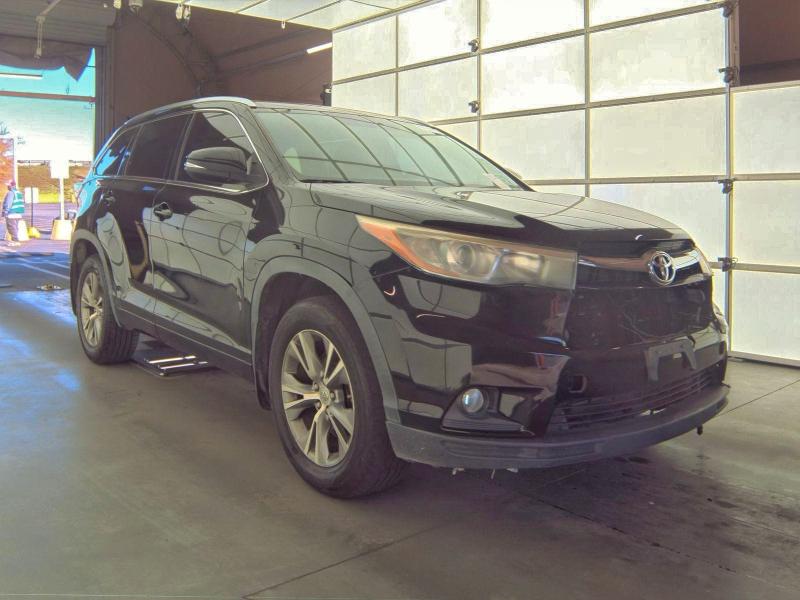 TOYOTA HIGHLANDER 2015 with VIN 5TDJKRFH4FS106988 - Photo from auction