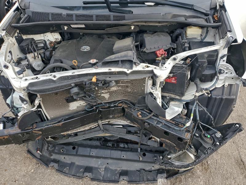 Photo 12 from auction – 2017 TOYOTA SIENNA XLE with VIN 5TDDZ3DC3HS175669