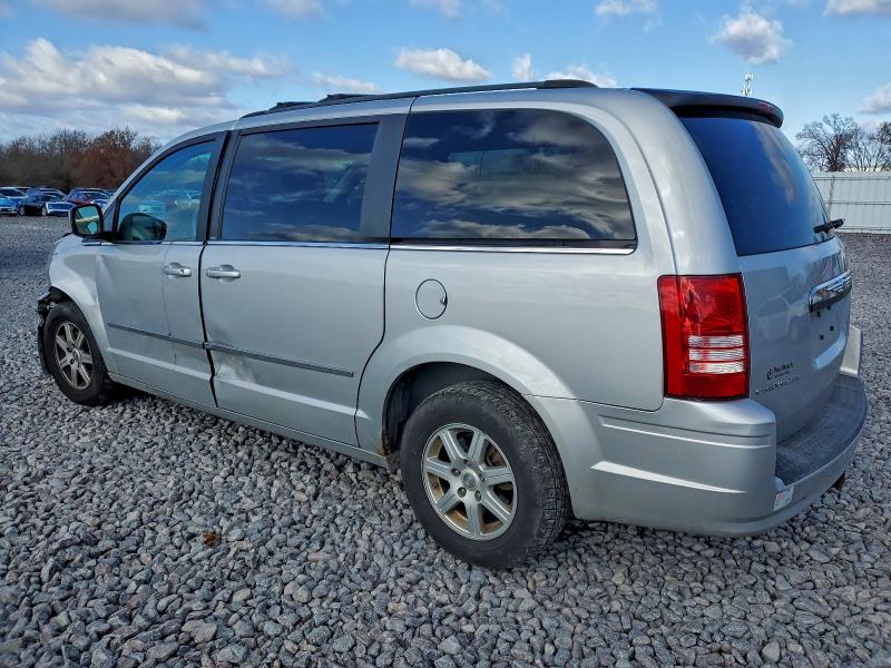 Photo 2 from auction – 2010 CHRYSLER TOWN & COU with VIN 2A4RR5D16AR132159