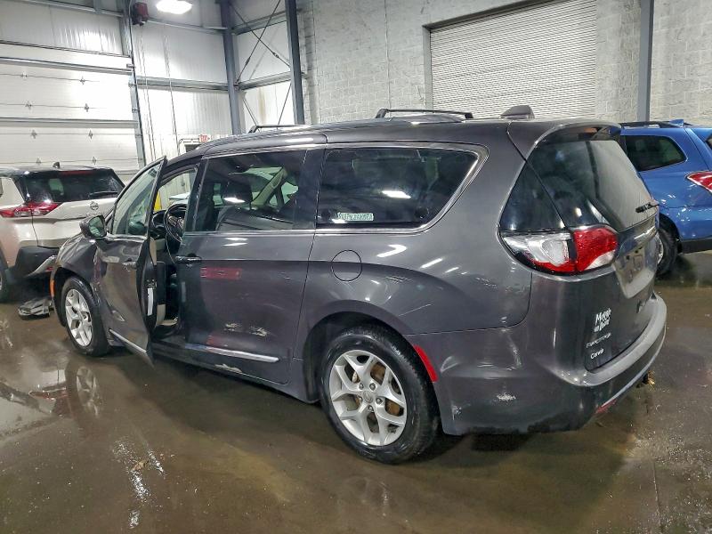 Photo 2 from auction – 2017 CHRYSLER PACIFICA T with VIN 2C4RC1EG6HR777634
