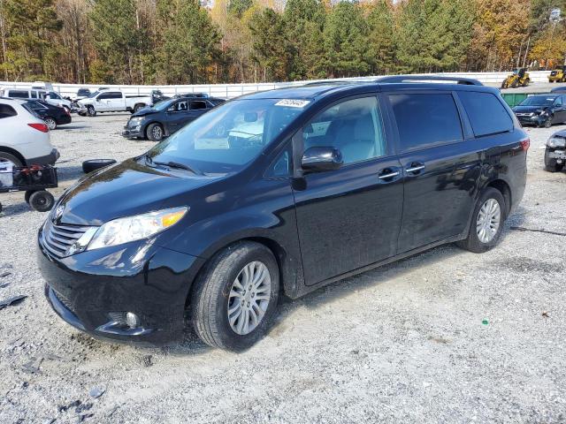 TOYOTA SIENNA XLE 2017 with VIN 5TDYZ3DC3HS823402 - Photo from auction