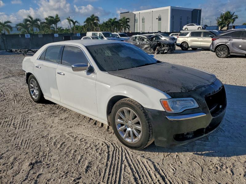 Photo 4 from auction – 2014 CHRYSLER 300C with VIN 2C3CCAET0EH109238