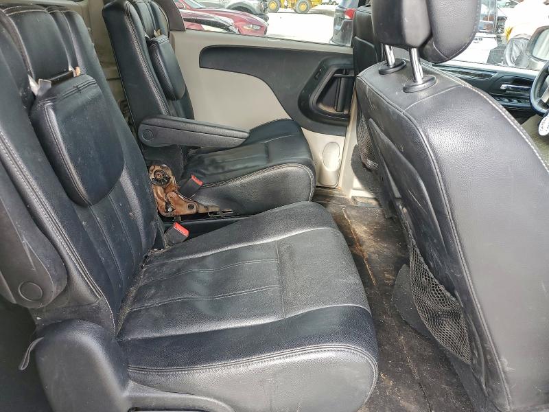 Photo 11 from auction – 2014 CHRYSLER TOWN & COU with VIN 2C4RC1BG7ER447131