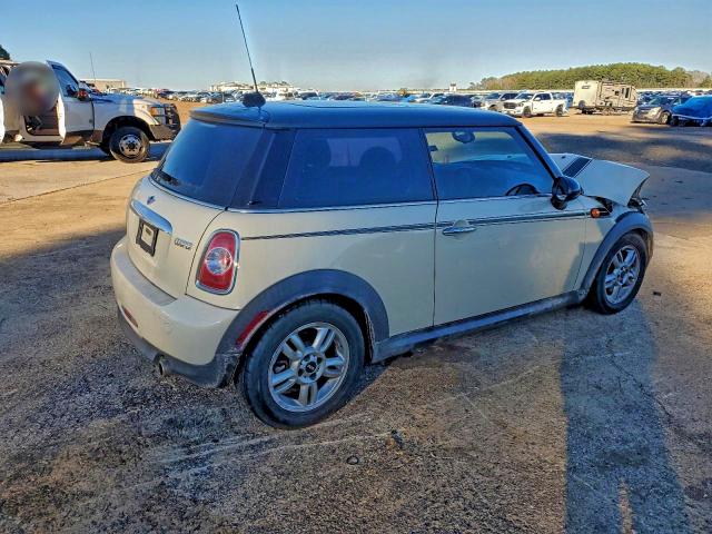 Photo 3 from auction – 2013 MINI COOPER with VIN WMWSU3C50DT547390