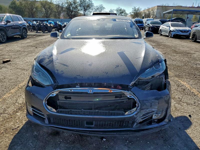 Photo 5 from auction – 2015 TESLA MODEL S 60 with VIN 5YJSA1S19FFP78339
