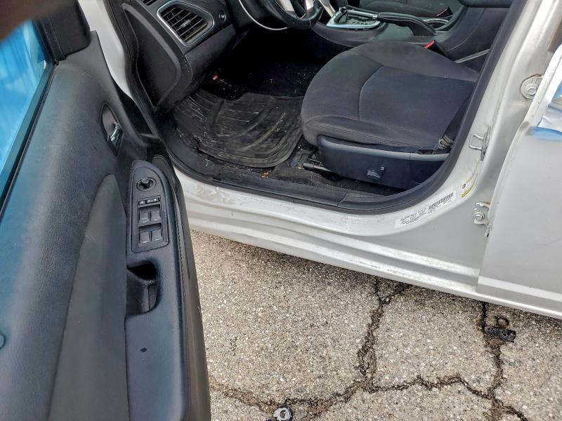 Photo 10 from auction – 2012 CHRYSLER 200 TOURIN with VIN 1C3CCBBB0CN267200
