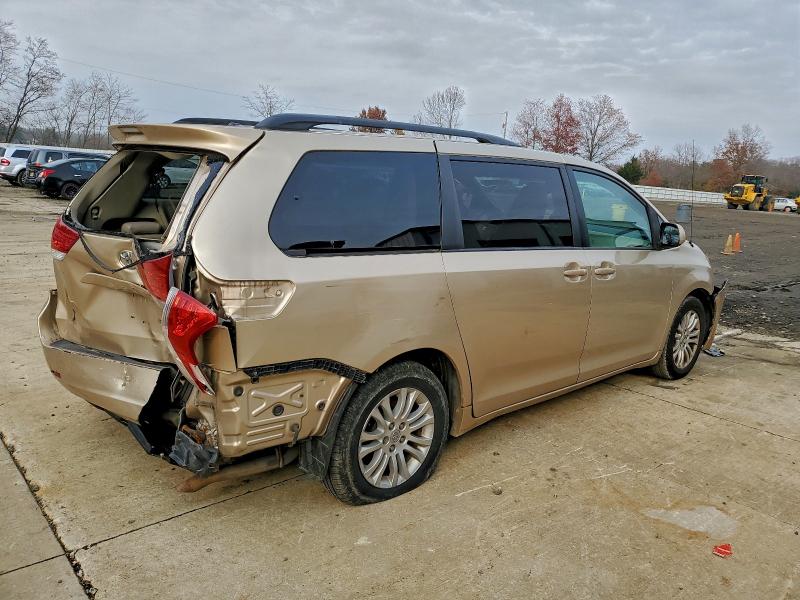 Photo 3 from auction – 2014 TOYOTA SIENNA with VIN 5TDYK3DC0ES434300