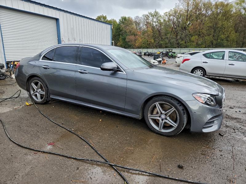 Photo 4 from auction – 2017 MERCEDES-BENZ E 300 with VIN WDDZF4JB8HA153699