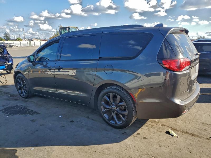 Photo 2 from auction – 2018 CHRYSLER PACIFICA L with VIN 2C4RC1GGXJR358317
