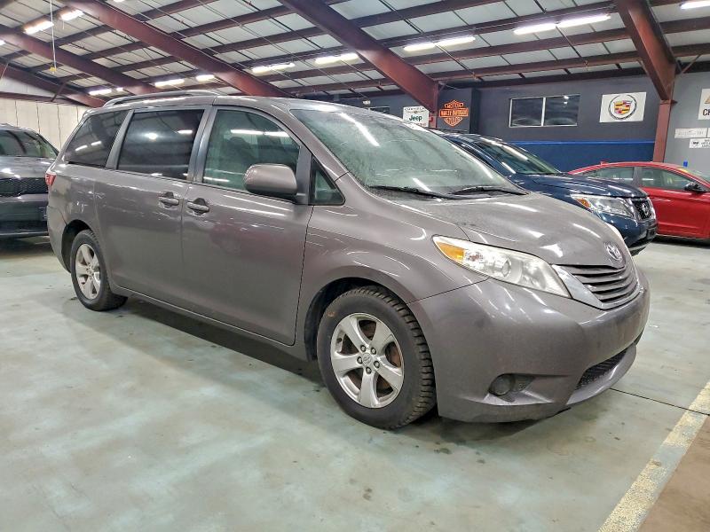 Photo 4 from auction – 2015 TOYOTA SIENNA LE with VIN 5TDKK3DC6FS583513
