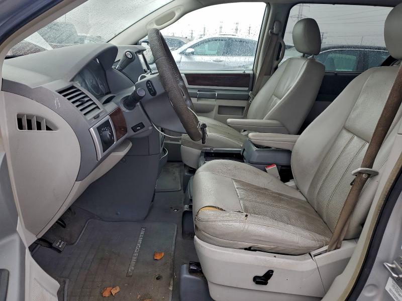 Photo 7 from auction – 2009 CHRYSLER TOWN & COU with VIN 2A8HR541X9R642147