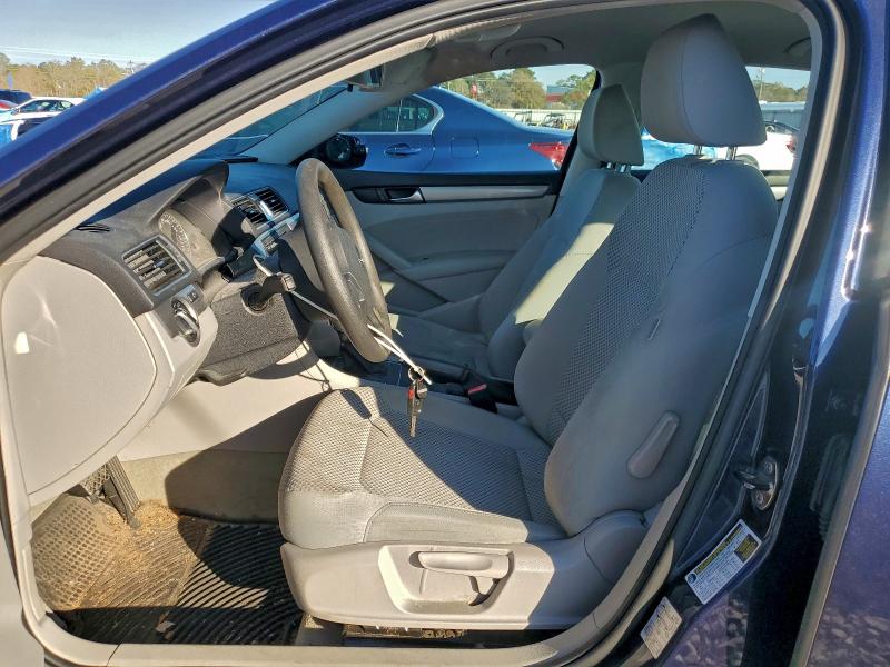 Photo 7 from auction – 2014 VOLKSWAGEN PASSAT S with VIN 1VWAS7A39EC042329