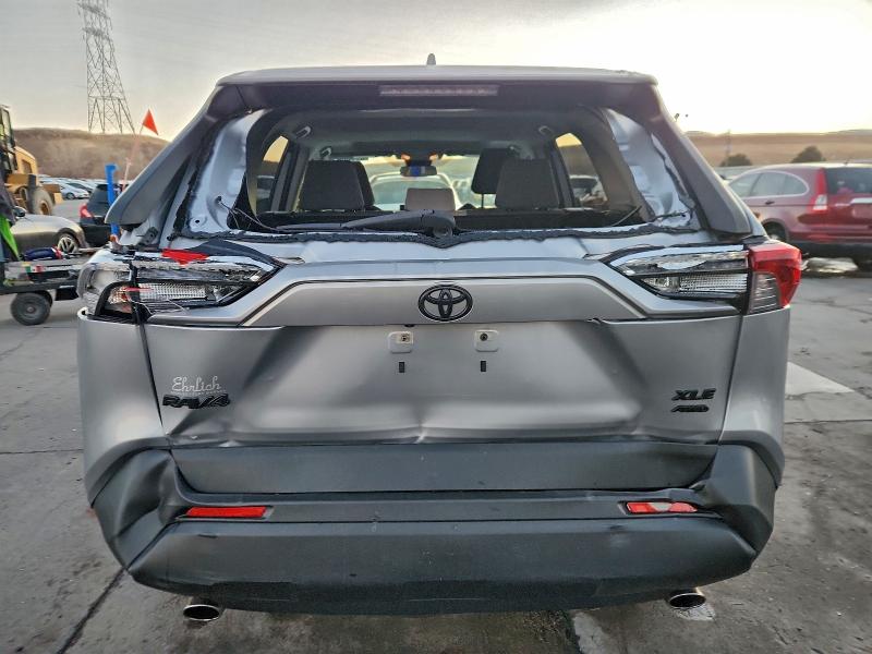 Photo 6 from auction – 2019 TOYOTA RAV4 XLE with VIN JTMP1RFV2KD524183