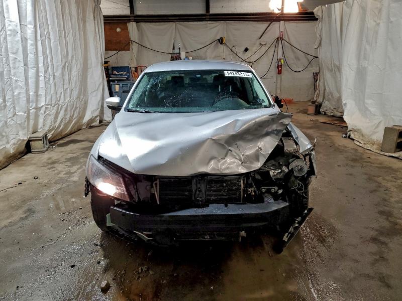 Photo 5 from auction – 2014 VOLKSWAGEN PASSAT S with VIN 1VWAT7A36EC065578