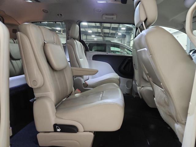 Photo 11 from auction – 2015 CHRYSLER TOWN & COU with VIN 2C4RC1CG2FR507008