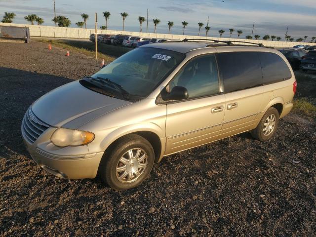 CHRYSLER TOWN & COU 2005 with VIN 2C8GP54L55R202503 - Photo from auction