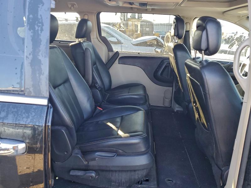 Photo 11 from auction – 2012 CHRYSLER TOWN & COU with VIN 2C4RC1CG4CR392911