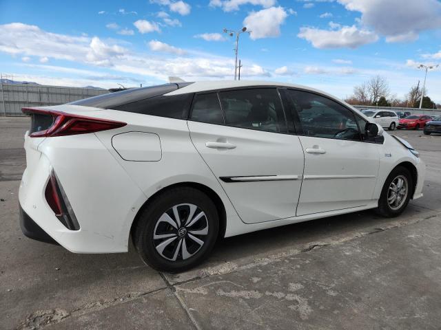 Photo 3 from auction – 2018 TOYOTA PRIUS PRIM with VIN JTDKARFP8J3088195