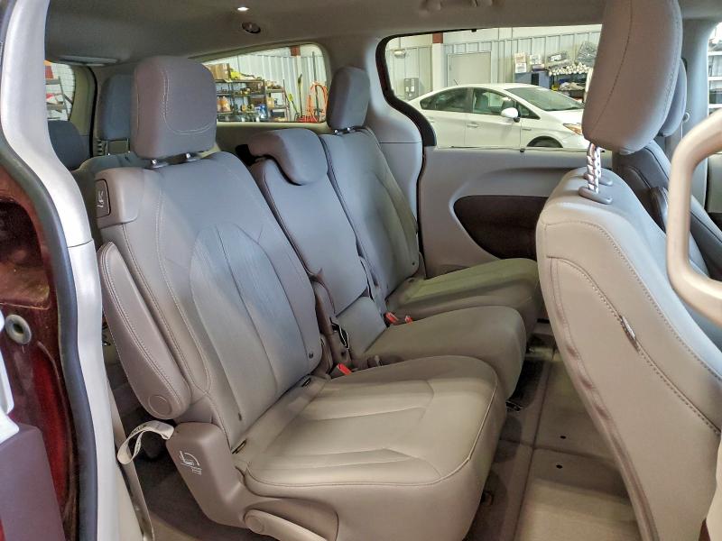 Фото 11 с аукциона – 2018 CHRYSLER PACIFICA T с VIN 2C4RC1FGXJR174335