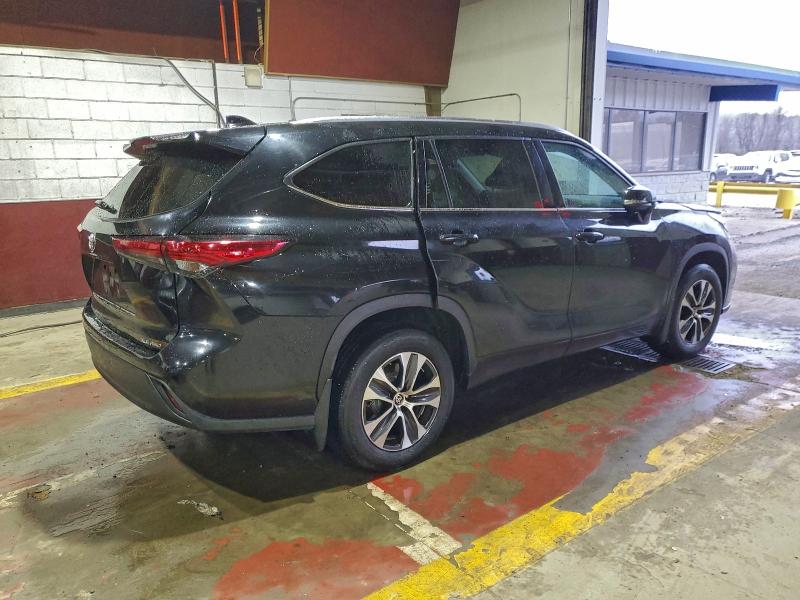 Photo 3 from auction – 2021 TOYOTA HIGHLANDER with VIN 5TDHZRBH7MS091545