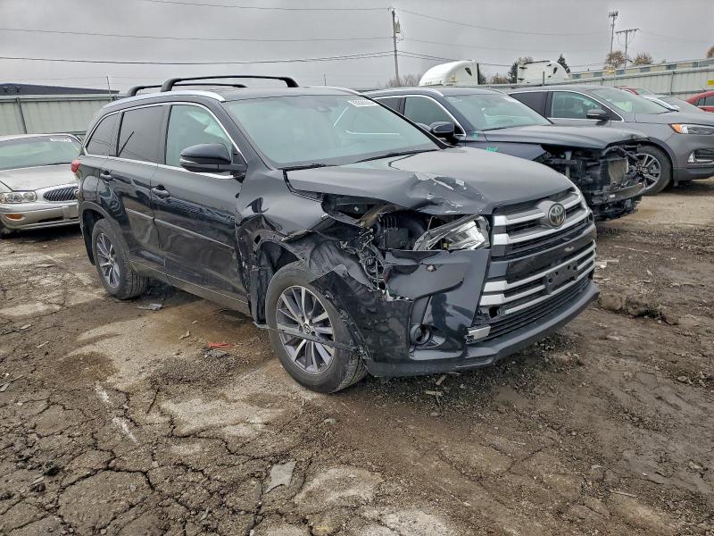 Photo 4 from auction – 2017 TOYOTA HIGHLANDER with VIN 5TDJZRFH5HS446522