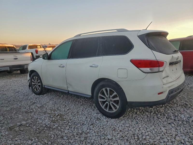 Photo 2 from auction – 2015 NISSAN PATHFINDER with VIN 5N1AR2MM9FC677621