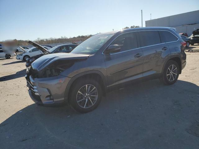 TOYOTA HIGHLANDER 2019 with VIN 5TDJZRFH9KS721381 - Photo from auction