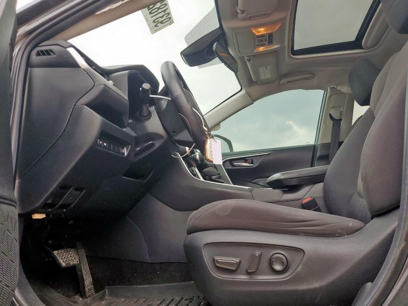 Photo 7 from auction – 2019 TOYOTA RAV4 XLE with VIN 2T3W1RFV6KC024706