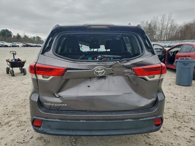 Photo 6 from auction – 2017 TOYOTA HIGHLANDER with VIN 5TDZARFH8HS023301