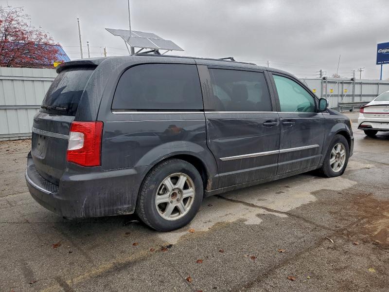 Photo 3 from auction – 2011 CHRYSLER TOWN & COU with VIN 2A4RR8DG8BR761106