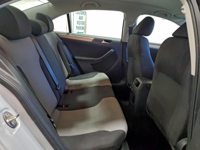 Photo 11 from auction – 2017 VOLKSWAGEN JETTA S with VIN 3VW2B7AJ0HM405509