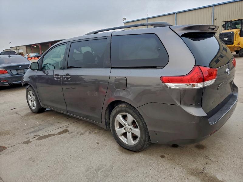 Zdjęcie 2 z aukcji – 2012 TOYOTA SIENNA LE z VIN 5TDKK3DC2CS218211