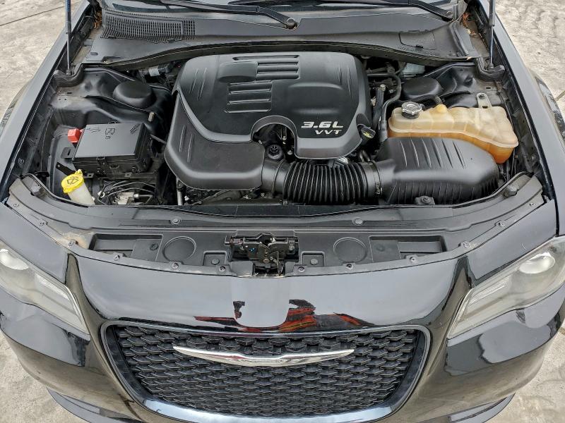 Photo 11 from auction – 2019 CHRYSLER 300 with VIN 2C3CCABGXKH555464