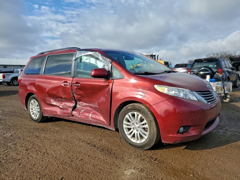 Photo 4 from auction – 2015 TOYOTA SIENNA XLE with VIN 5TDYK3DC7FS637136