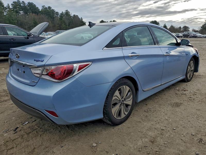 Photo 3 from auction – 2013 HYUNDAI SONATA HYB with VIN KMHEC4A49DA068752