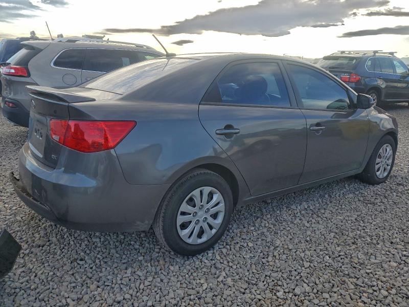 Photo 3 from auction – 2013 KIA FORTE EX with VIN KNAFU4A22D5678079
