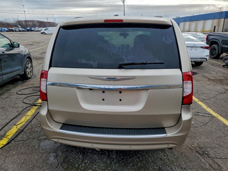 Photo 6 from auction – 2016 CHRYSLER TOWN & COU with VIN 2C4RC1CG5GR127873