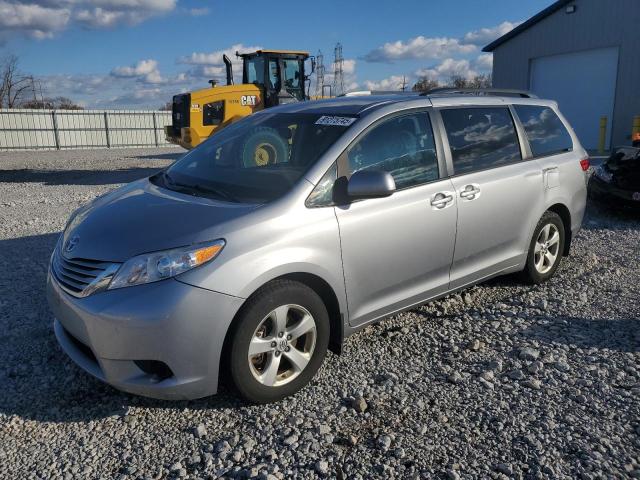 TOYOTA SIENNA LE 2017 with VIN 5TDKZ3DC2HS833487 - Photo from auction