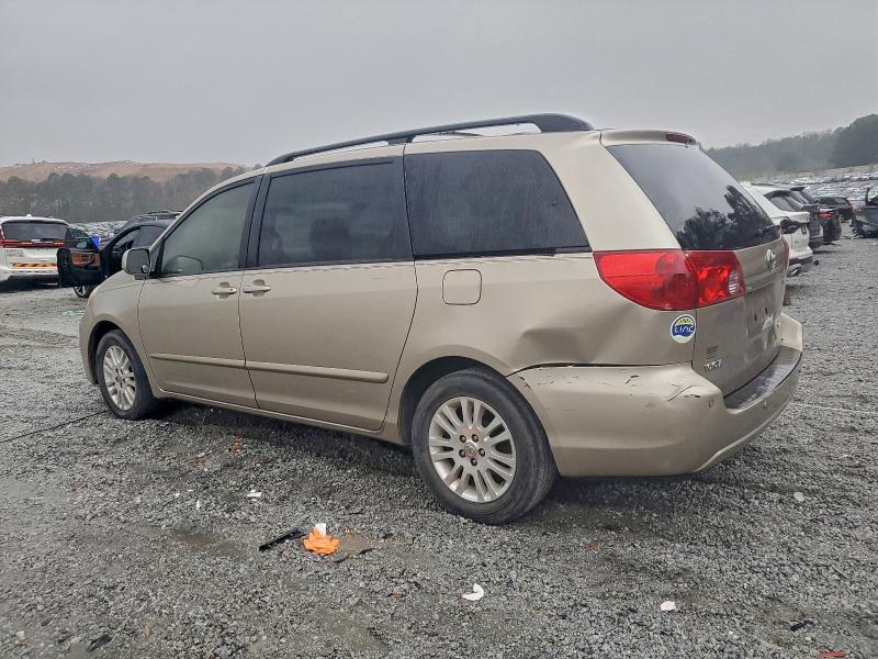 Photo 2 from auction – 2010 TOYOTA SIENNA XLE with VIN 5TDYK4CC3AS328151