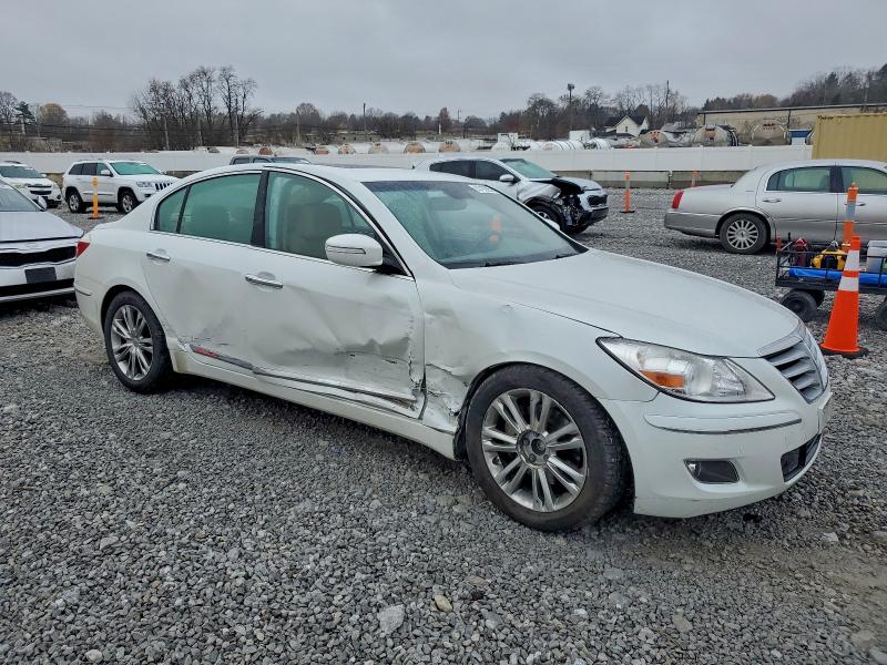 Photo 4 from auction – 2010 HYUNDAI GENESIS 4. with VIN KMHGC4DF2AU070973