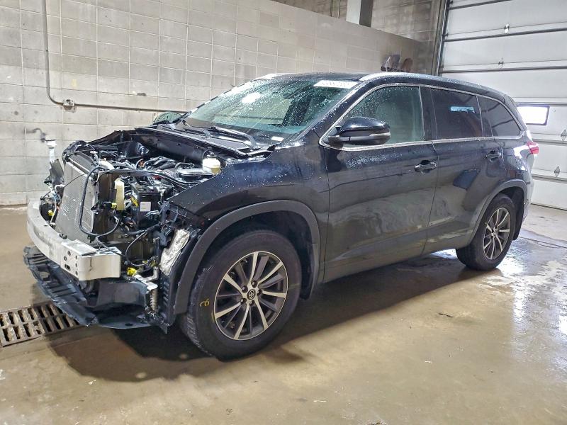 TOYOTA HIGHLANDER 2019 with VIN 5TDJZRFH9KS958890 - Photo from auction