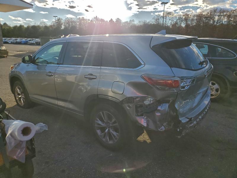 Photo 2 from auction – 2016 TOYOTA HIGHLANDER with VIN 5TDBKRFH2GS240064