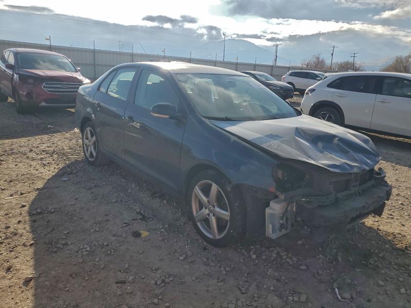 Photo 4 from auction – 2010 VOLKSWAGEN JETTA LIMI with VIN 3VWAZ7AJ4AM095989