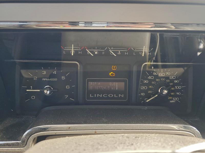 Photo 9 from auction – 2010 LINCOLN NAVIGATOR with VIN 5LMJJ3J56AEJ04406